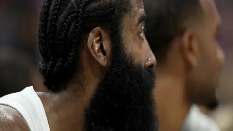 C罗迈入30岁门槛后独揽450球，生涯进球数累计至913记